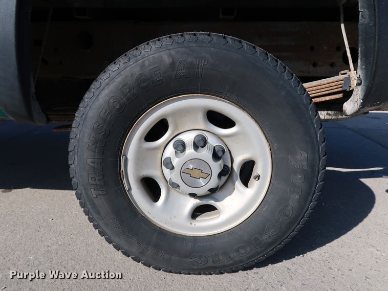 image for item JP9346 2004 Chevrolet Silverado 2500HD  pickup truck