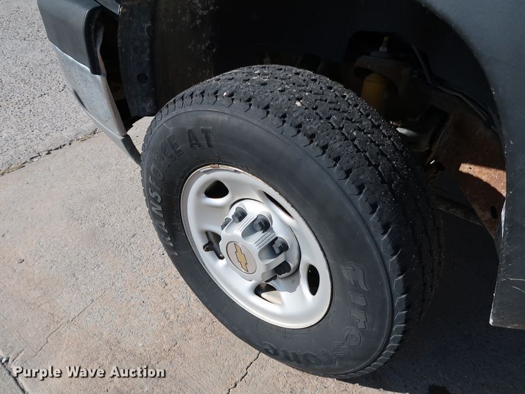 image for item JP9346 2004 Chevrolet Silverado 2500HD  pickup truck
