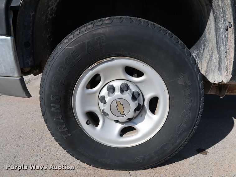 image for item JP9346 2004 Chevrolet Silverado 2500HD  pickup truck