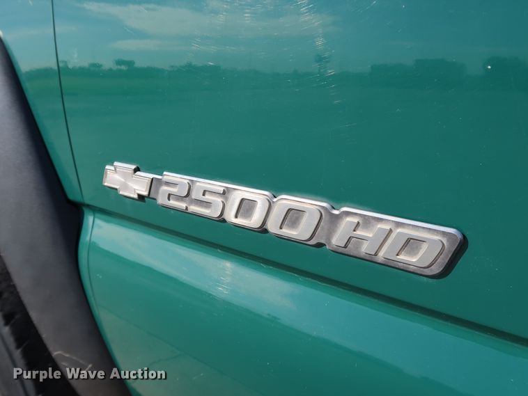 image for item JP9346 2004 Chevrolet Silverado 2500HD  pickup truck