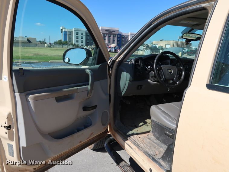 image for item JP9351 2012 Chevrolet Silverado 2500HD  Ext. Cab pickup truck