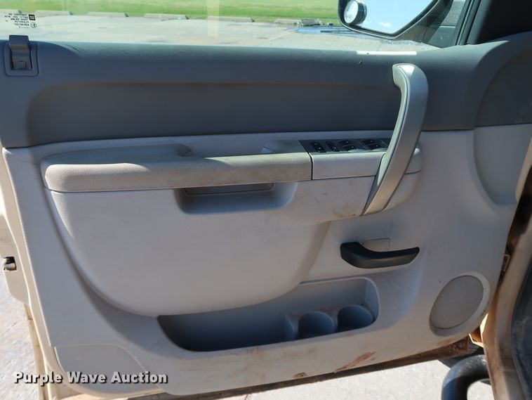 image for item JP9351 2012 Chevrolet Silverado 2500HD  Ext. Cab pickup truck