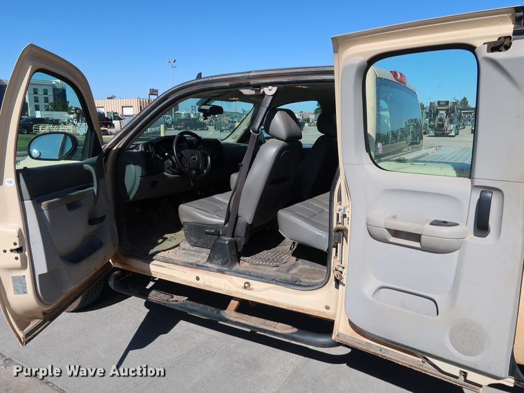 image for item JP9351 2012 Chevrolet Silverado 2500HD  Ext. Cab pickup truck