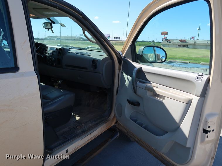 image for item JP9351 2012 Chevrolet Silverado 2500HD  Ext. Cab pickup truck