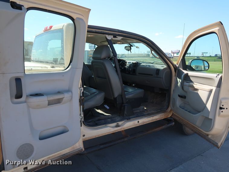 image for item JP9351 2012 Chevrolet Silverado 2500HD  Ext. Cab pickup truck