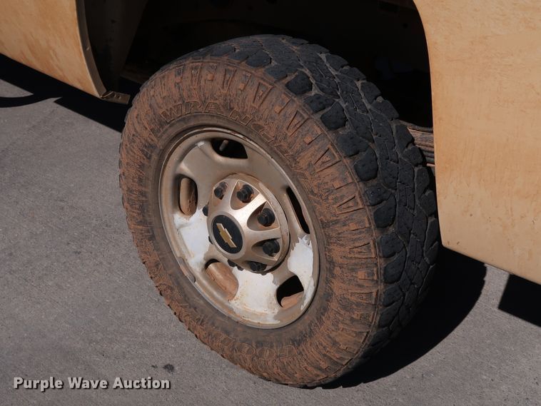 image for item JP9351 2012 Chevrolet Silverado 2500HD  Ext. Cab pickup truck