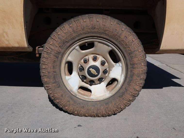 image for item JP9351 2012 Chevrolet Silverado 2500HD  Ext. Cab pickup truck