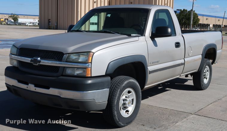 image for item JP9352 2004 Chevrolet Silverado 2500HD  pickup truck