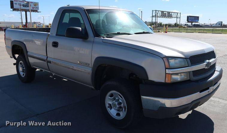 image for item JP9352 2004 Chevrolet Silverado 2500HD  pickup truck