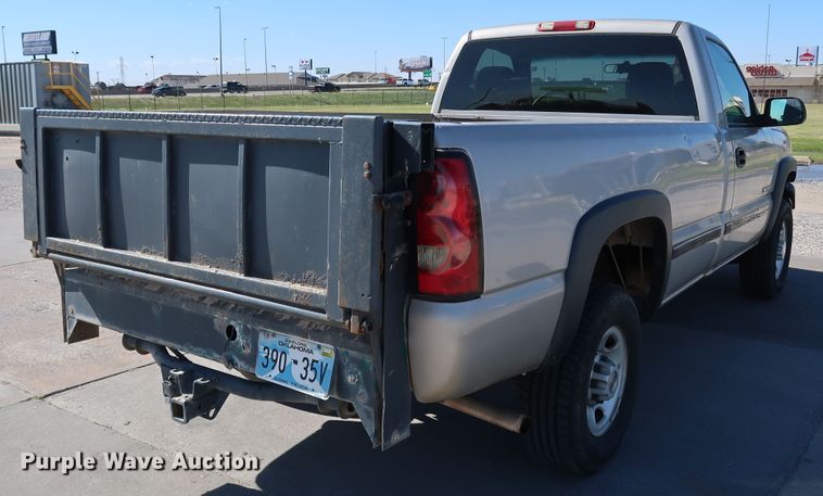 image for item JP9352 2004 Chevrolet Silverado 2500HD  pickup truck