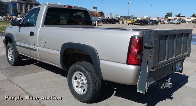 image for item JP9352 2004 Chevrolet Silverado 2500HD  pickup truck