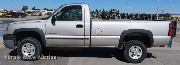 image for item JP9352 2004 Chevrolet Silverado 2500HD  pickup truck