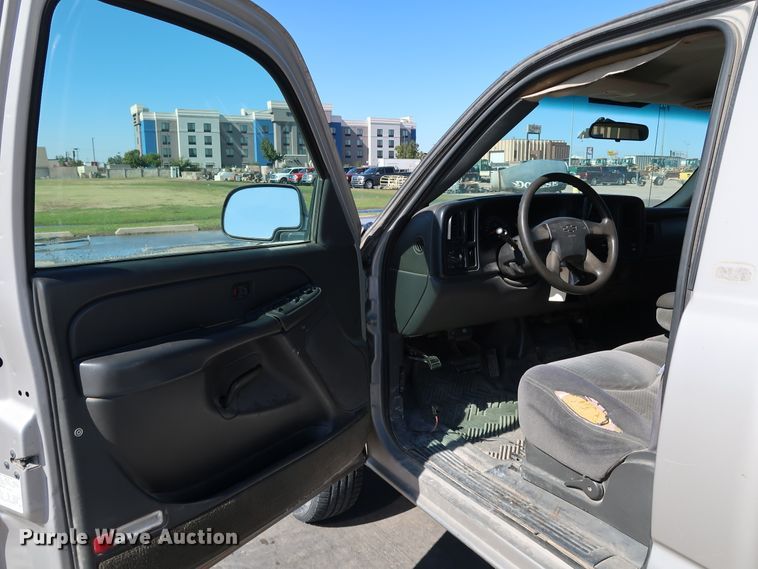 image for item JP9352 2004 Chevrolet Silverado 2500HD  pickup truck