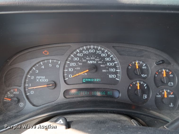 image for item JP9352 2004 Chevrolet Silverado 2500HD  pickup truck