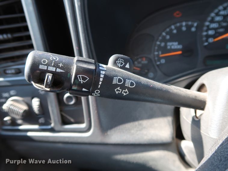 image for item JP9352 2004 Chevrolet Silverado 2500HD  pickup truck