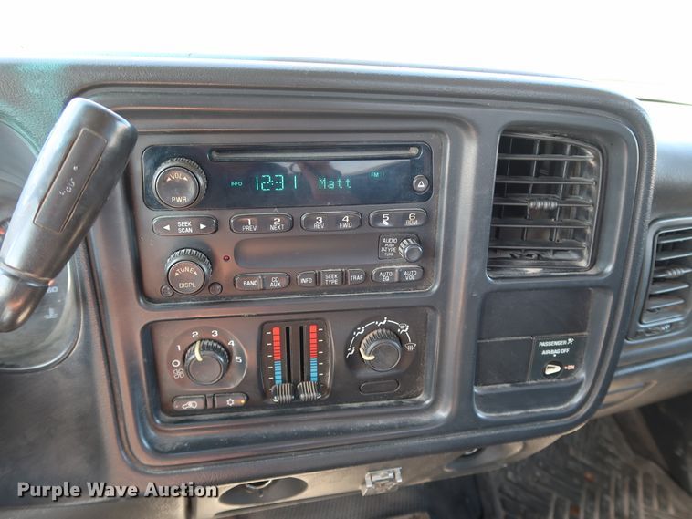 image for item JP9352 2004 Chevrolet Silverado 2500HD  pickup truck