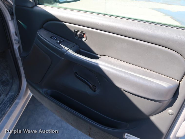 image for item JP9352 2004 Chevrolet Silverado 2500HD  pickup truck