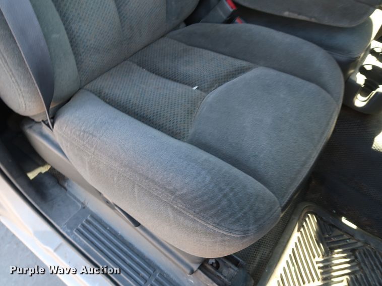 image for item JP9352 2004 Chevrolet Silverado 2500HD  pickup truck