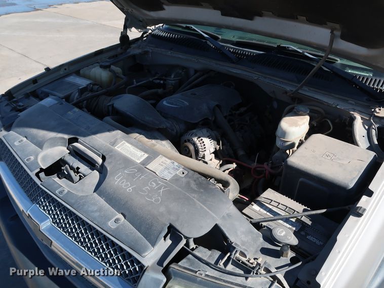 image for item JP9352 2004 Chevrolet Silverado 2500HD  pickup truck