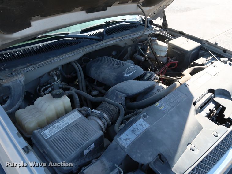 image for item JP9352 2004 Chevrolet Silverado 2500HD  pickup truck