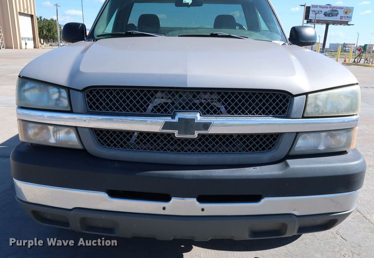 image for item JP9352 2004 Chevrolet Silverado 2500HD  pickup truck