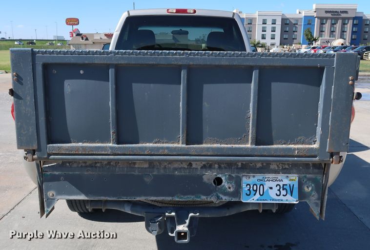 image for item JP9352 2004 Chevrolet Silverado 2500HD  pickup truck