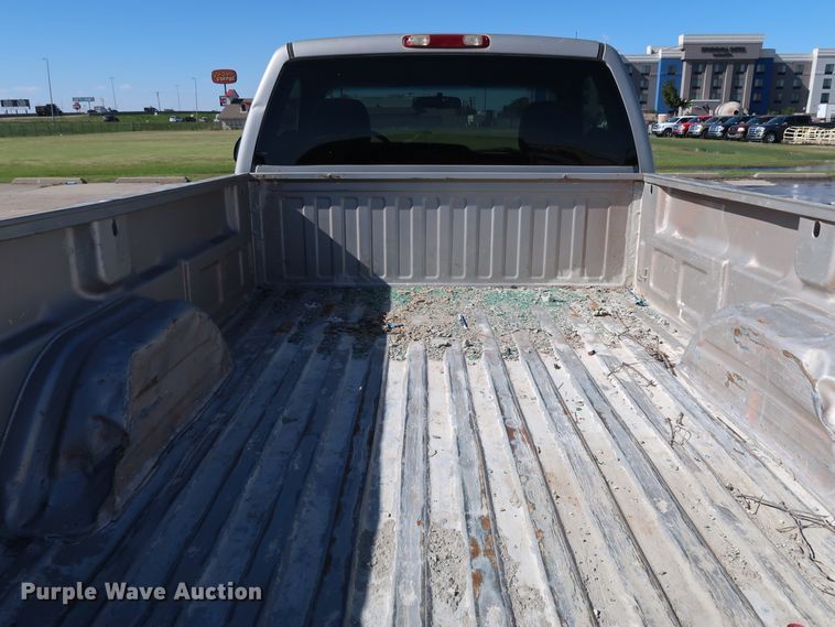 image for item JP9352 2004 Chevrolet Silverado 2500HD  pickup truck