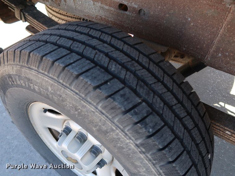 image for item JP9352 2004 Chevrolet Silverado 2500HD  pickup truck