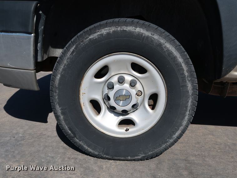 image for item JP9352 2004 Chevrolet Silverado 2500HD  pickup truck