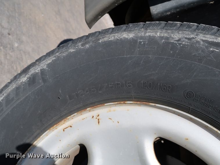 image for item JP9352 2004 Chevrolet Silverado 2500HD  pickup truck