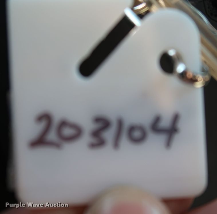 image for item JP9352 2004 Chevrolet Silverado 2500HD  pickup truck