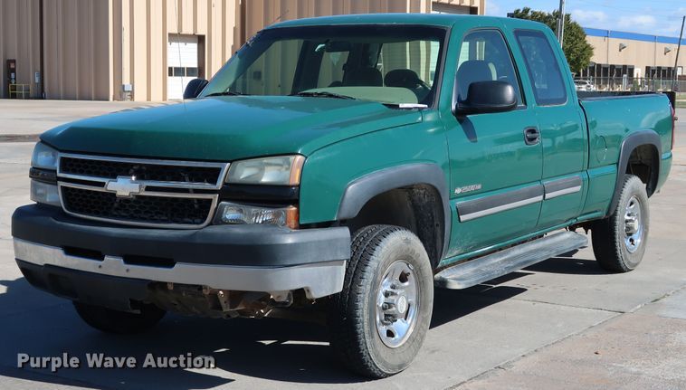 image for item JP9356 2006 Chevrolet Silverado 2500HD  Ext. Cab pickup truck