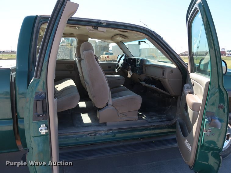 image for item JP9356 2006 Chevrolet Silverado 2500HD  Ext. Cab pickup truck