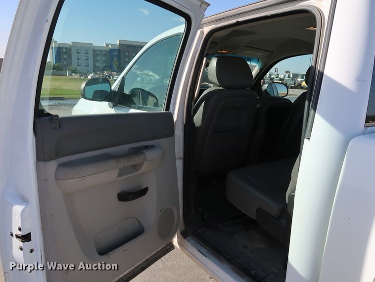 image for item JP9360 2011 Chevrolet Silverado 2500HD  Crew Cab pickup truck