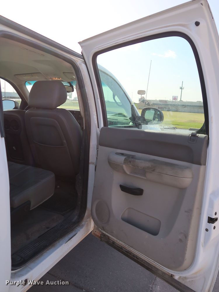 image for item JP9360 2011 Chevrolet Silverado 2500HD  Crew Cab pickup truck