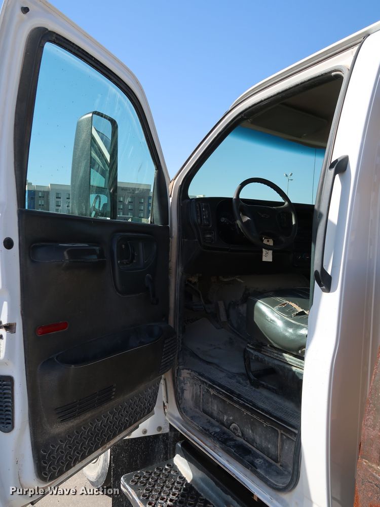 image for item JP9364 2003 Chevrolet C4500  flatbed truck