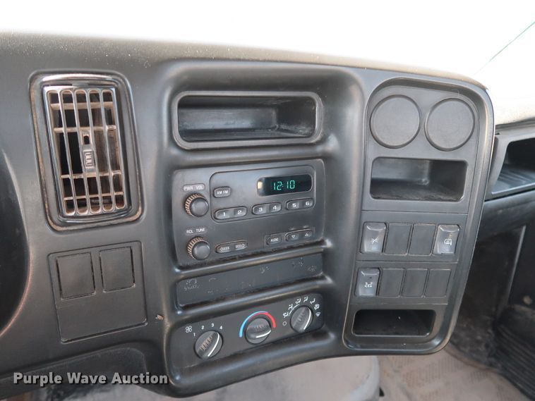 image for item JP9364 2003 Chevrolet C4500  flatbed truck