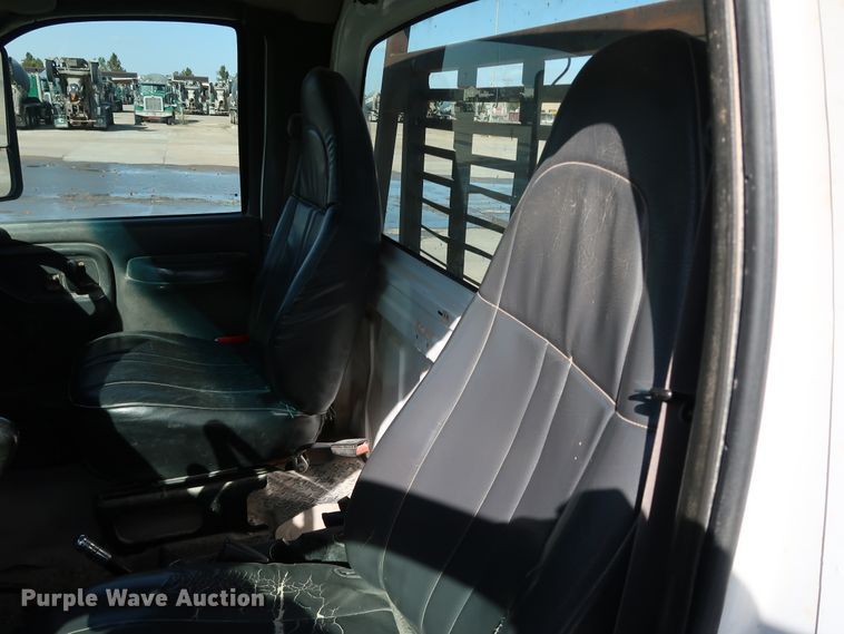 image for item JP9364 2003 Chevrolet C4500  flatbed truck