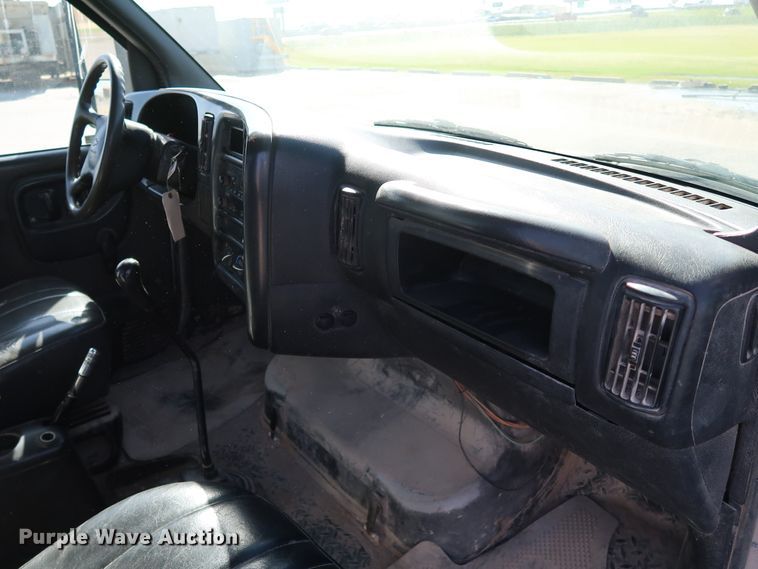 image for item JP9364 2003 Chevrolet C4500  flatbed truck