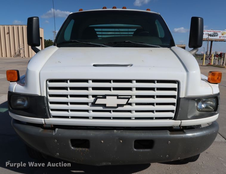 image for item JP9364 2003 Chevrolet C4500  flatbed truck