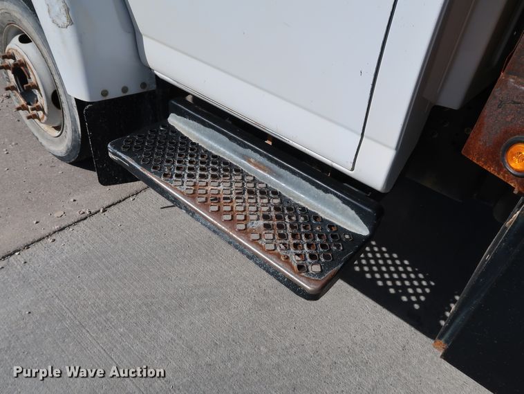 image for item JP9364 2003 Chevrolet C4500  flatbed truck