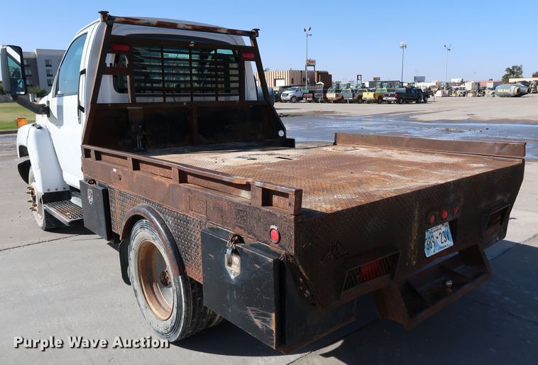 image for item JP9364 2003 Chevrolet C4500  flatbed truck