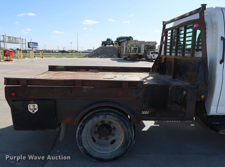 image for item JP9364 2003 Chevrolet C4500  flatbed truck