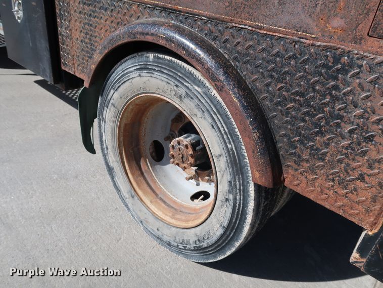 image for item JP9364 2003 Chevrolet C4500  flatbed truck