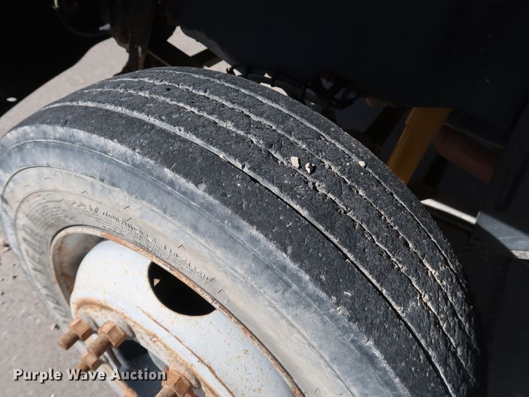 image for item JP9364 2003 Chevrolet C4500  flatbed truck