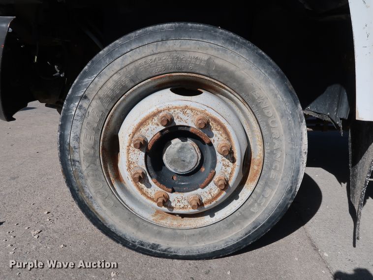 image for item JP9364 2003 Chevrolet C4500  flatbed truck