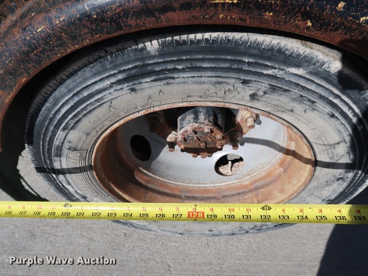 image for item JP9364 2003 Chevrolet C4500  flatbed truck