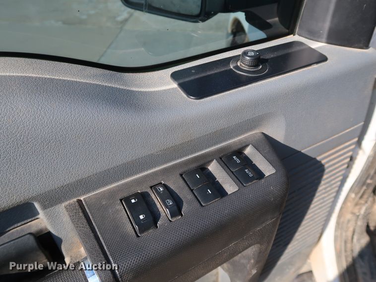 image for item JP9367 2016 Ford F250  Crew Cab pickup truck