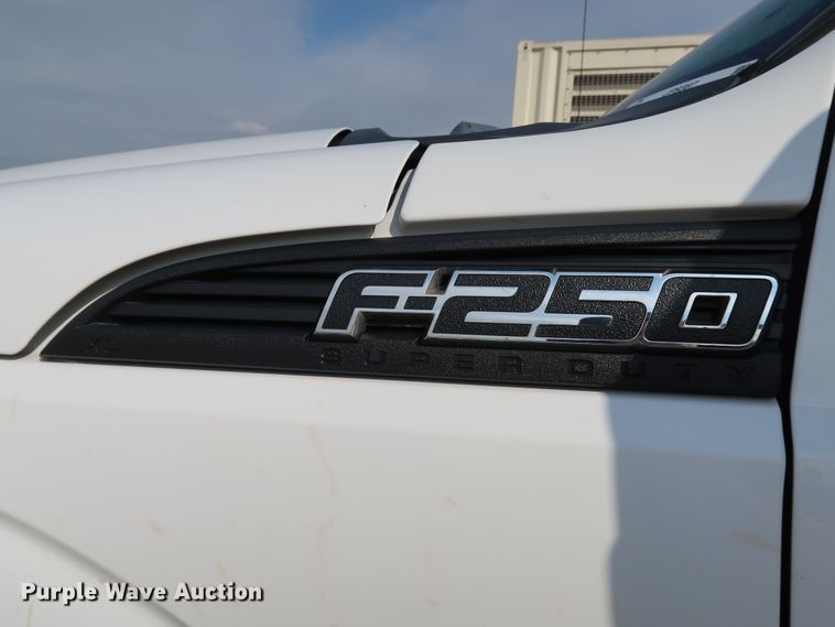 image for item JP9367 2016 Ford F250  Crew Cab pickup truck