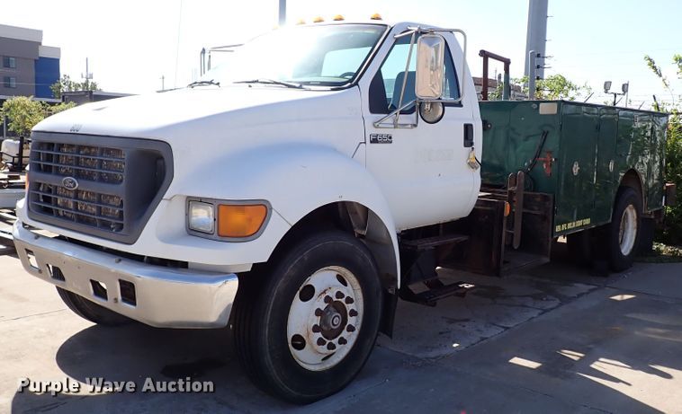 image for item JP9368 2000 Ford F650  utility / service truck